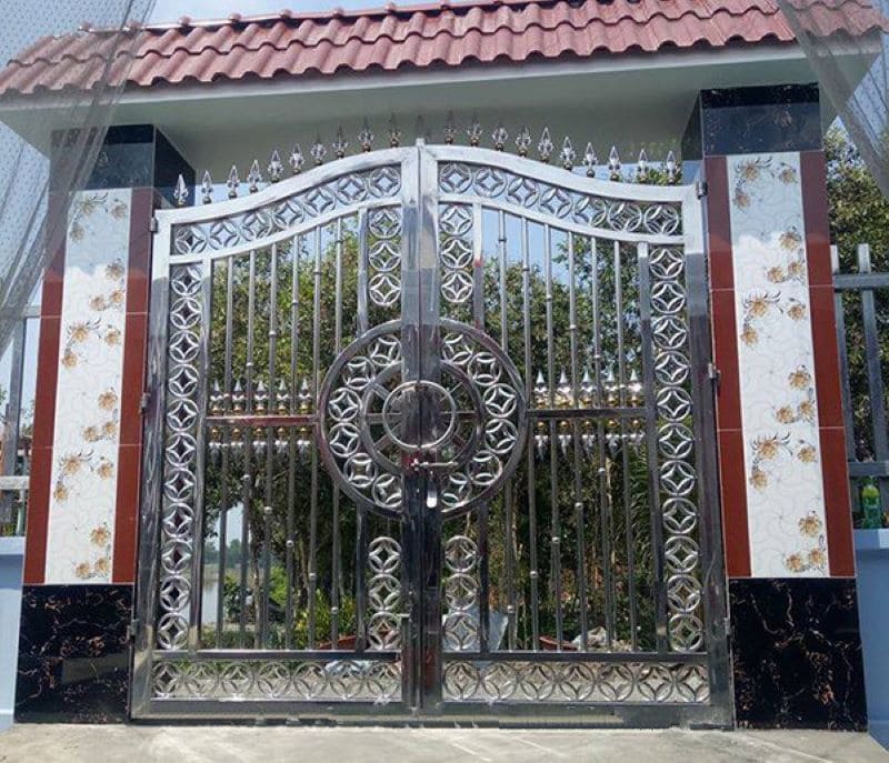 Mẫu cổng inox đẹp cho nhà ở nông thôn 2023