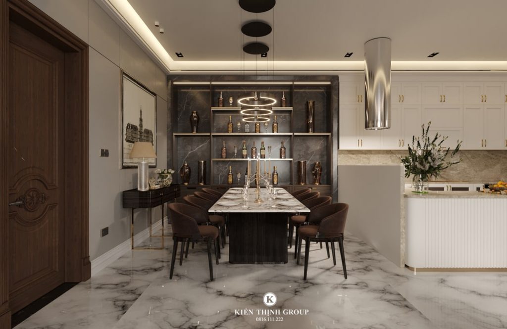 Không gian phòng bếp được thiết kế tối giản với bộ ghế bọc da cao cấp cùng với kệ tủ rượu trang trí