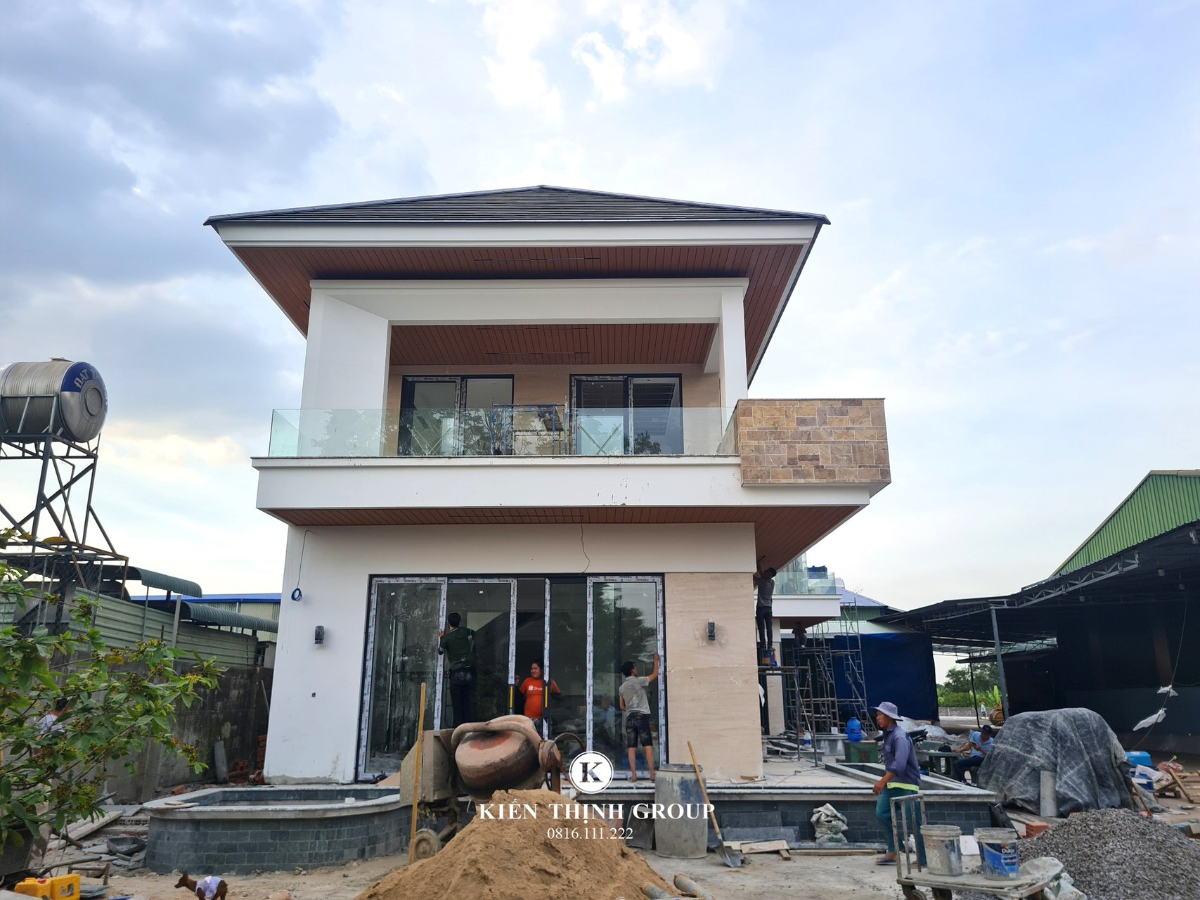 Thi công hoàn thiện biệt thự 2 tầng hiện đại