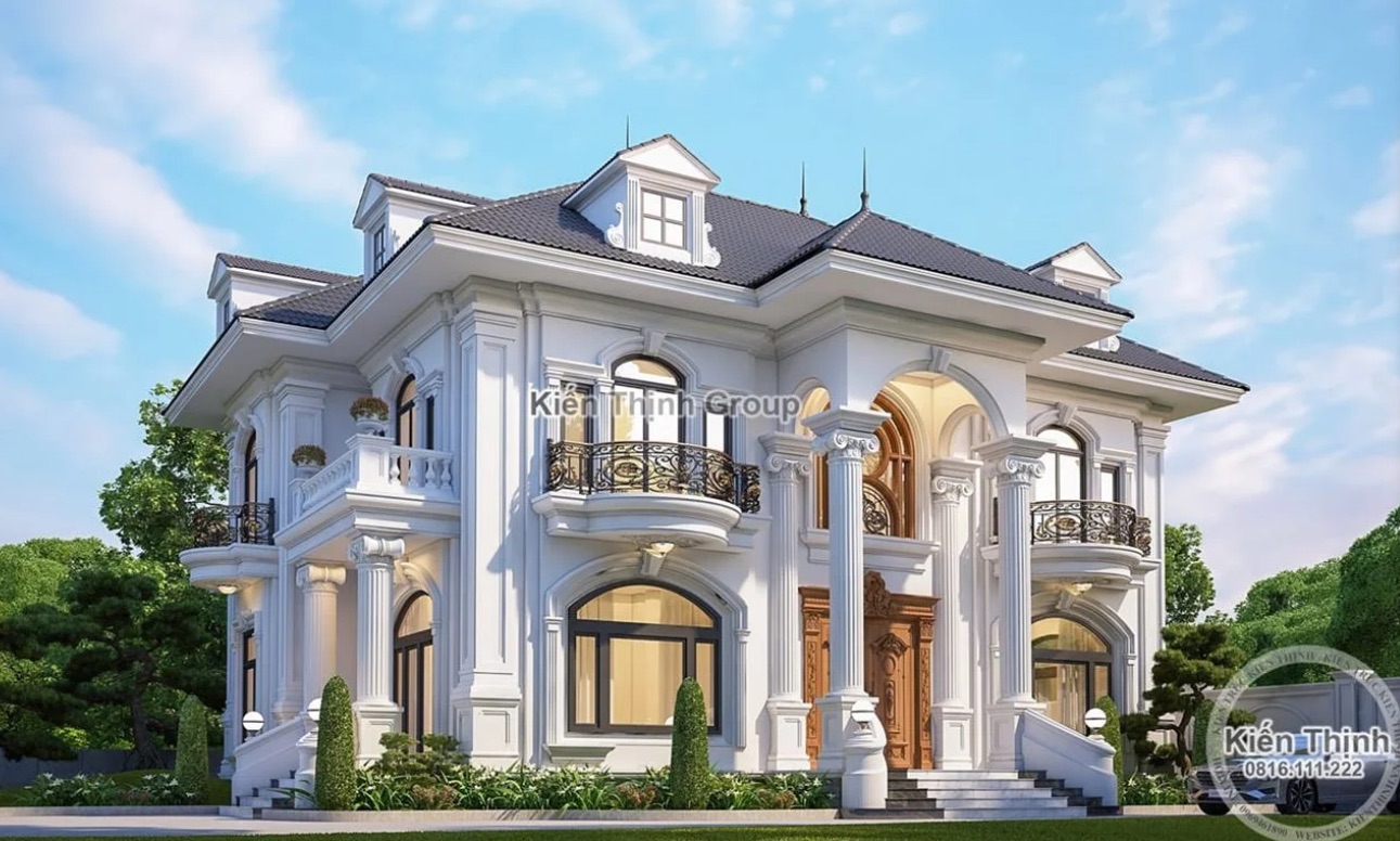 Không gian biệt thự bề thế, nguy nga được tạo nên từ những chi tiết kiến trúc tân cổ điển sang trọng, thể hiện một cuộc sống tiện nghi, thịnh vượng.