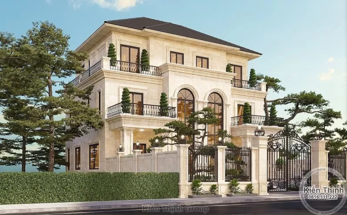 Mọi ngóc ngách của biệt thự đều được gia chủ bố trí các tiểu cảnh cây xanh với các đường nét cắt tỉa độc đáo, thu hút