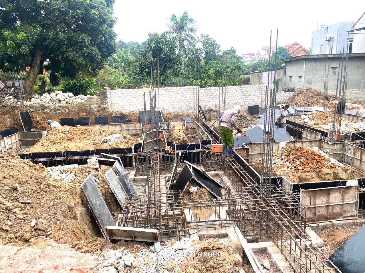 Giải phóng mặt bằng là bước then chốt để xác định đúng vị trí đóng cọc và hố móng