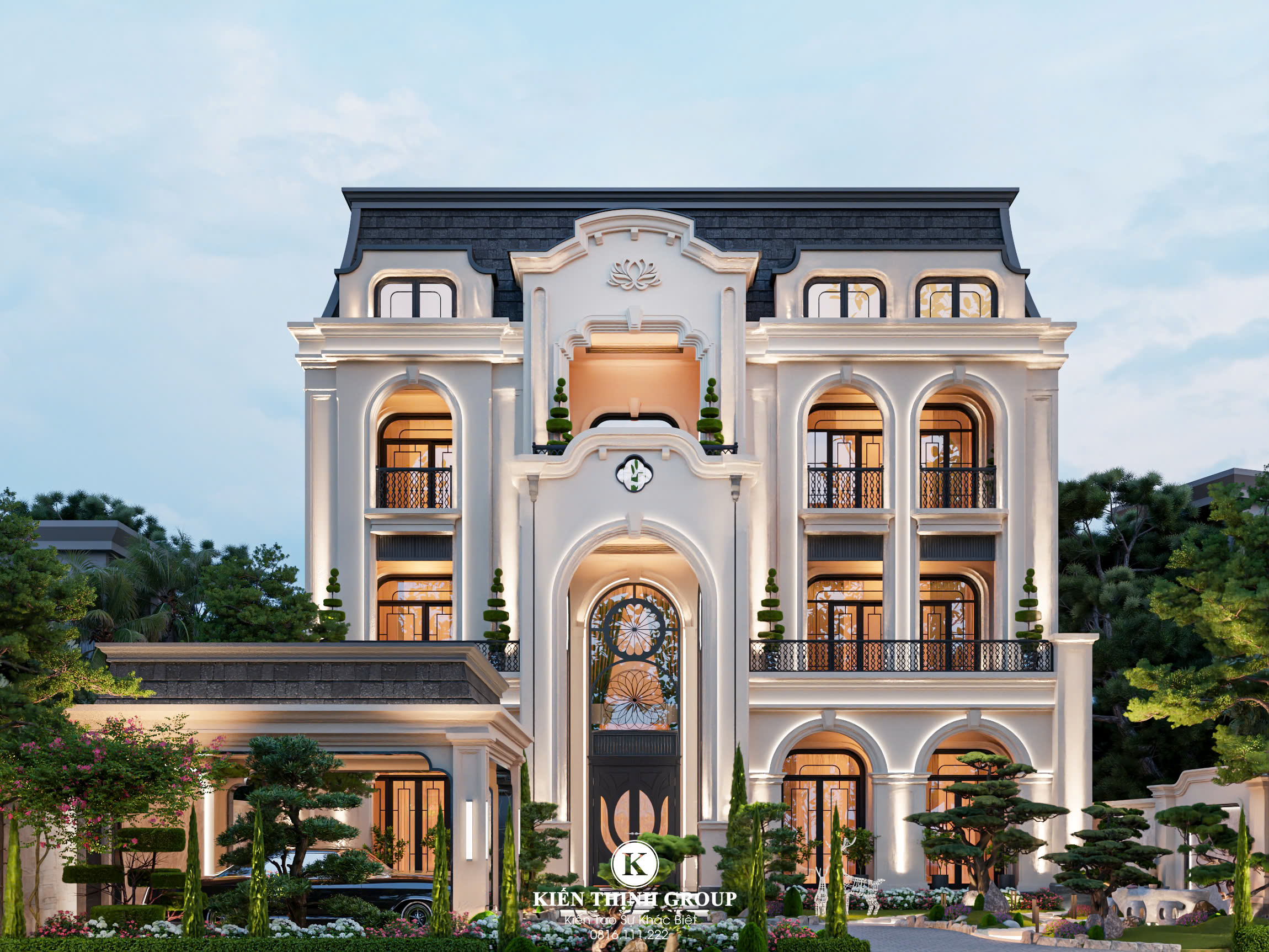 Biệt thự Indochine được thiết kế với mái ngói dốc, tường dày và hành lang rộng
